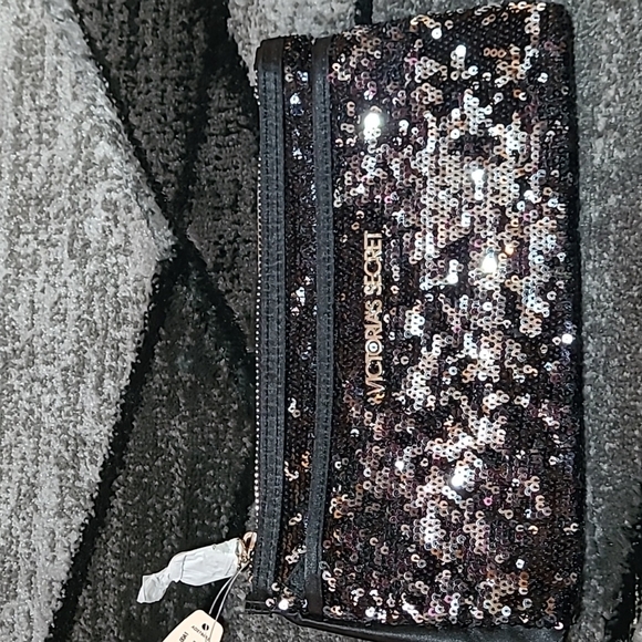 Victoria Secret Reversible Sequins Bling Charm Clutch Purse PRICE FIRM - Picture 2 of 14